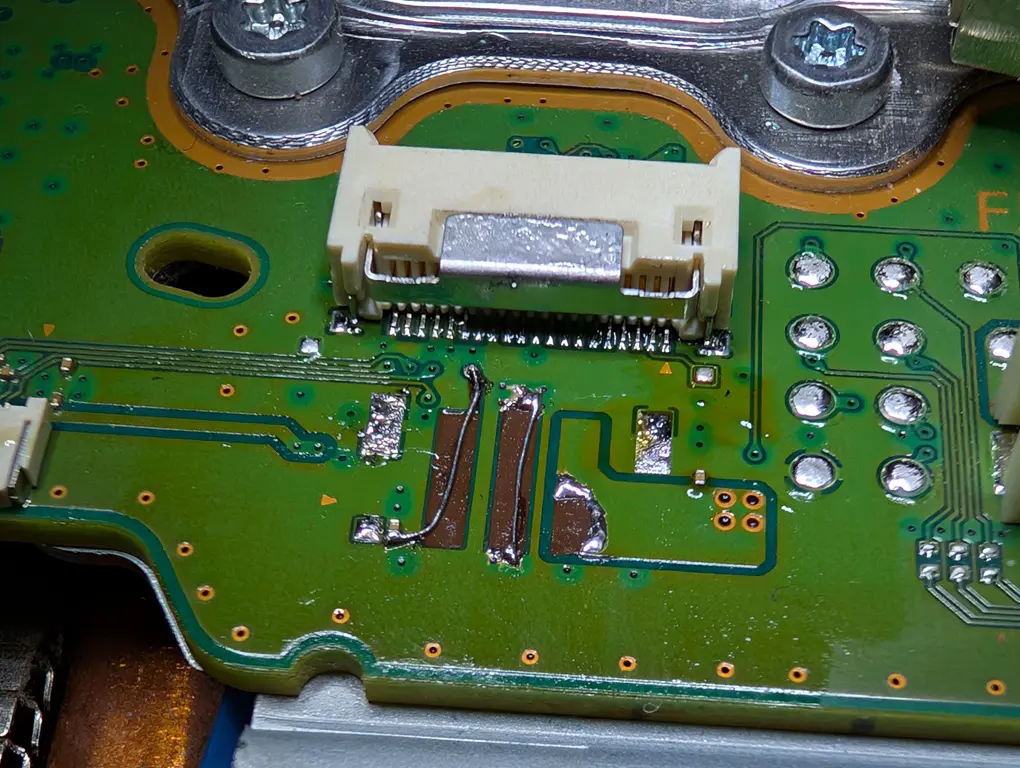 Curățare de praf PlayStation 5: Mufa ventilator rupta 2 Refacere trasee conector cooler Playstation 5